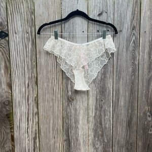 VICTORIA’S SECRET Tease Heart Cheeky White Underwear Women’s Small NWT NEW